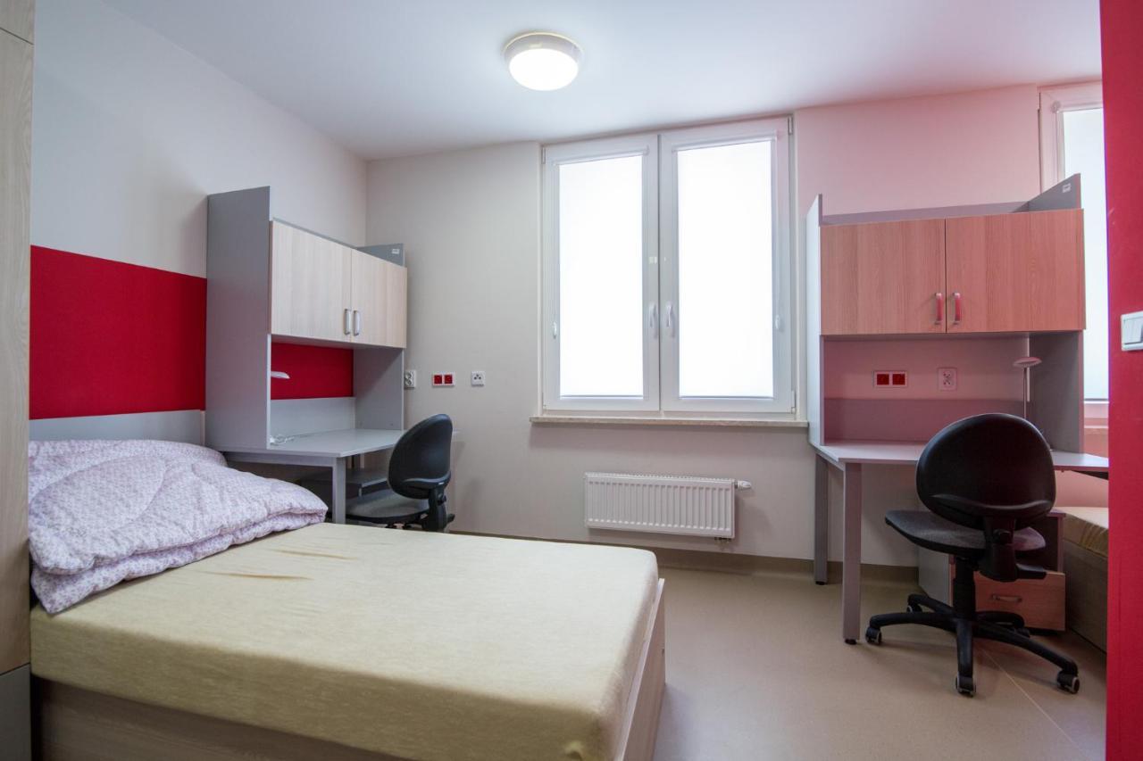بيت شباب Dom Studenta Al Łomża المظهر الخارجي الصورة
